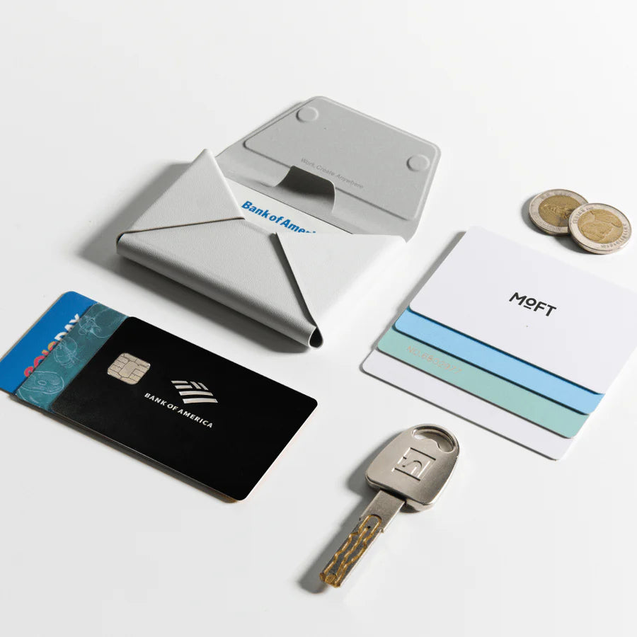 Keychain, cards, and coins on a white surface. MOFT 